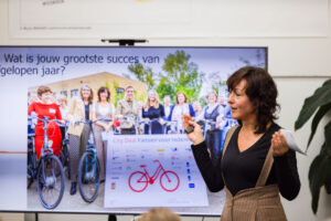 Monique Verhoef legt uit dat we in fietsland Nederland aan de slag moeten met fietsen toegankelijk maken voor meer mensen.